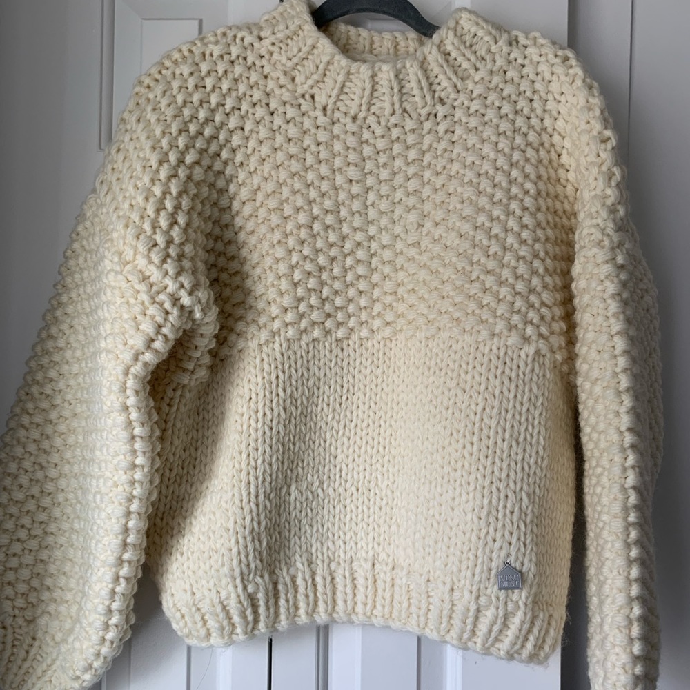 VENUMEMT Hand Knitted Sweater